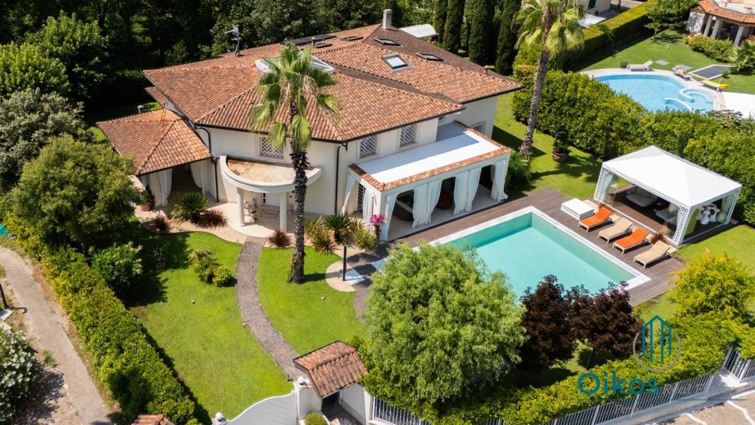 Villa in Caranna-Vaiana, Forte dei Marmi, Tuscany 3 - 18543054