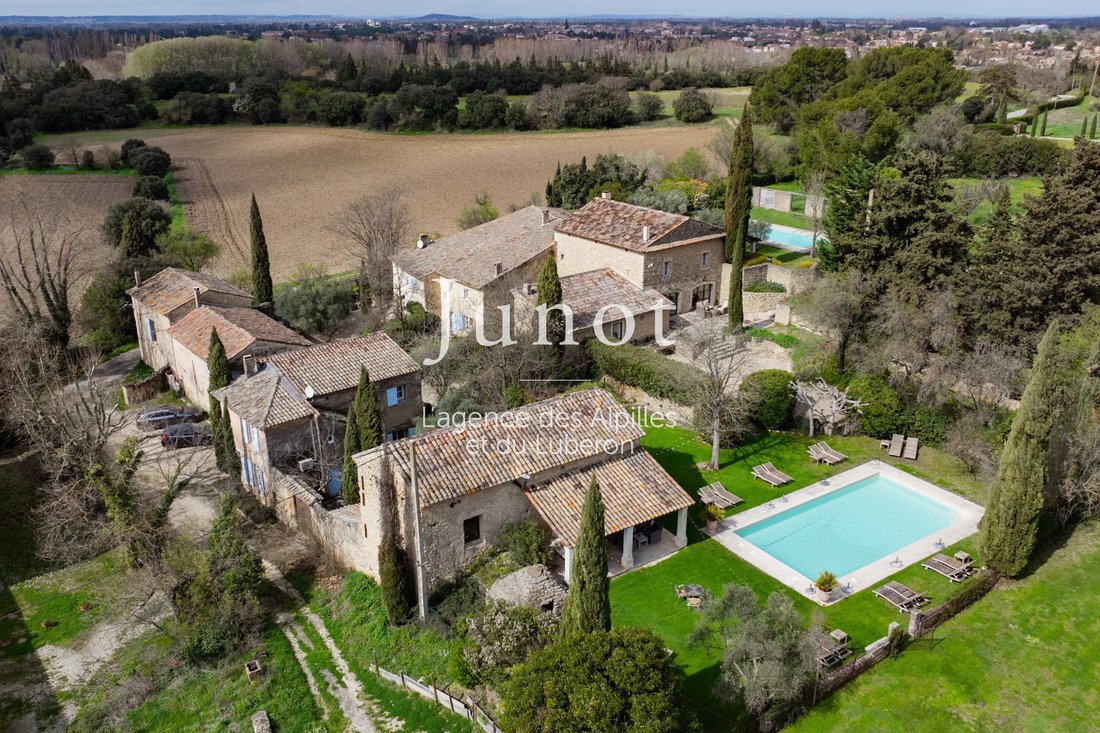 Estate in Nevons-route d'Apt, L'Isle-sur-la-Sorgue, France 3 - 18541200