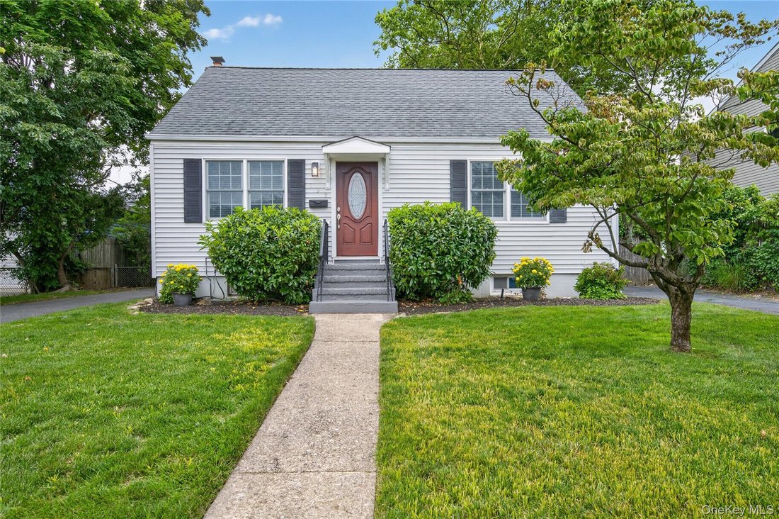 House in Levittown, New York, United States 1 - 18543742