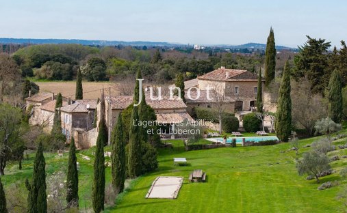 Estate in Nevons-route d'Apt, L'Isle-sur-la-Sorgue, France 1