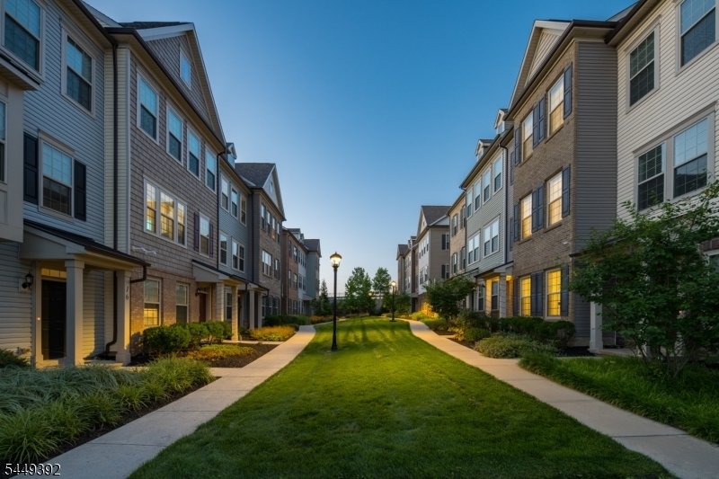 Condo in Livingston, New Jersey, United States 5 - 18543601