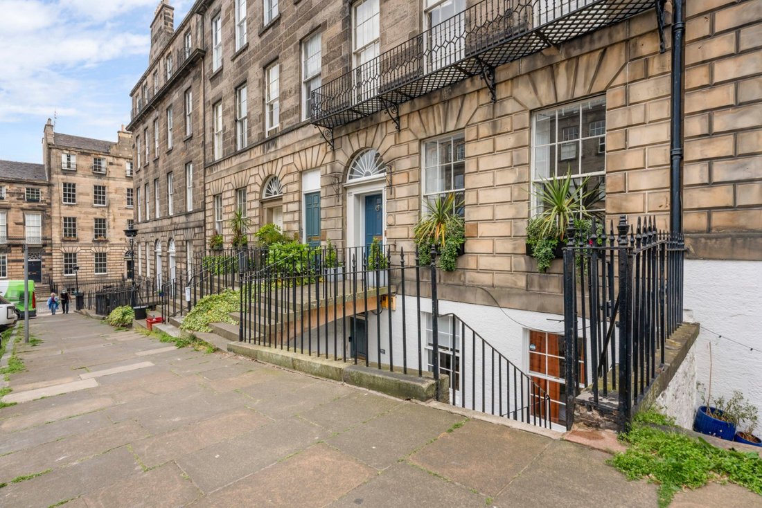 Apartment in New Town, Edinburgh County, Scotland 2 - 18072522
