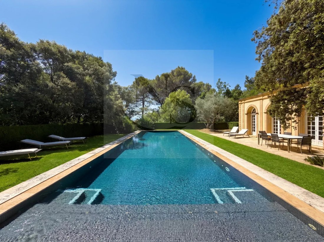 Estate in Saint-Marc-Jaumegarde, Provence-Alpes-Côte d'Azur, France 1 - 18544114