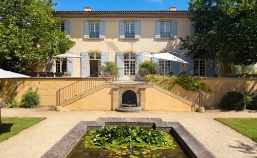 Estate in Saint-Marc-Jaumegarde, Provence-Alpes-Côte d'Azur, France 1