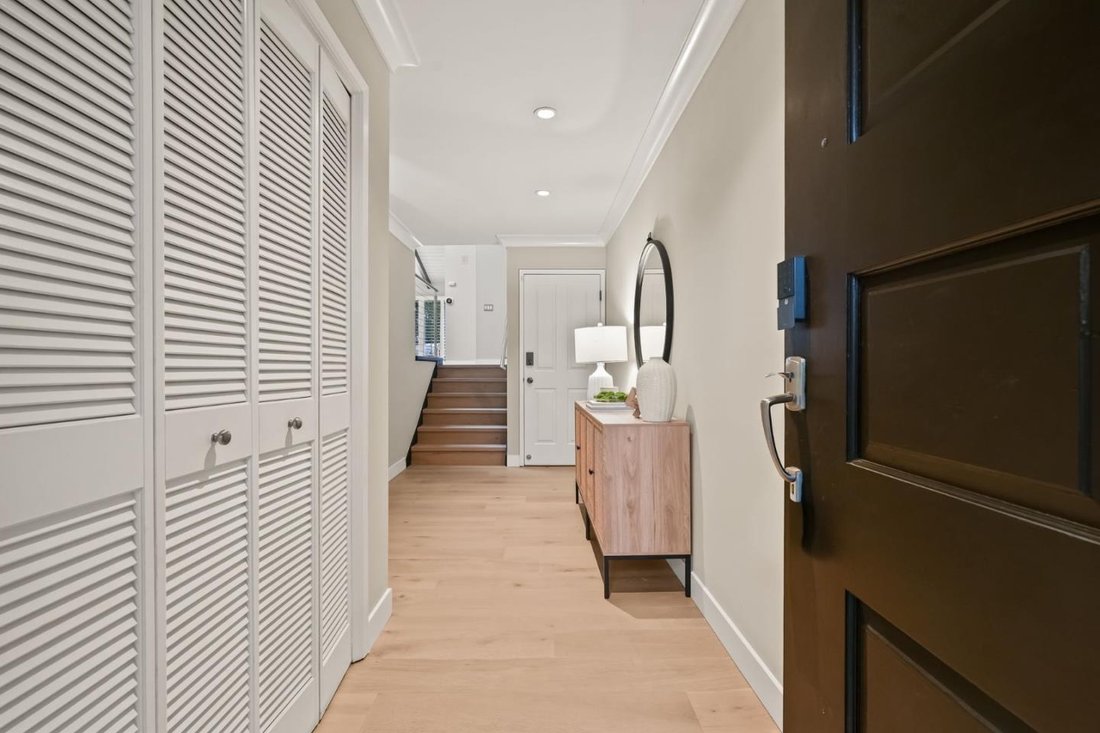 Condo in Menlo Park, California, United States 3 - 18542828