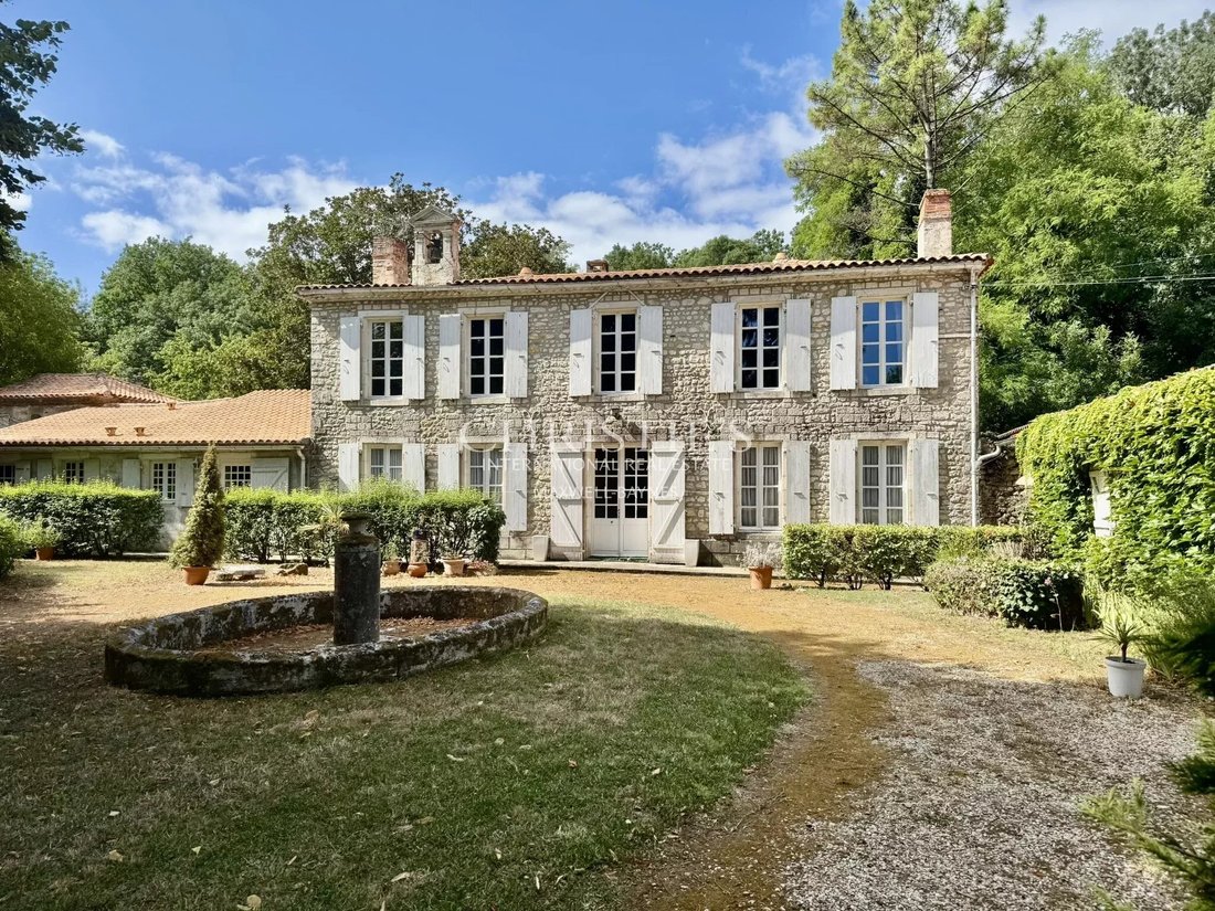 Estate in Arvert, Nouvelle-Aquitaine, France 1 - 18541027
