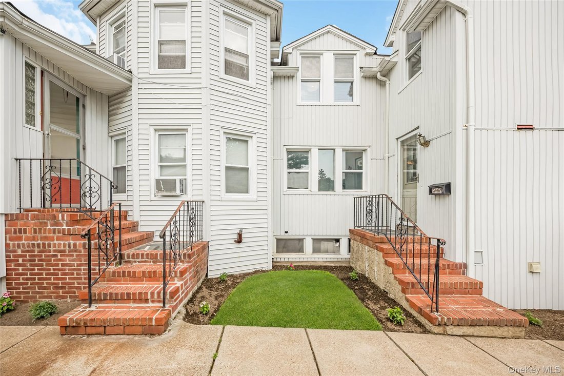 House in West Babylon, New York, United States 5 - 18544035