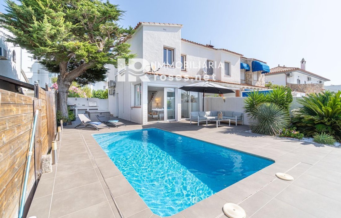 Villa in Roses, Catalonia, Spain 1 - 18542383