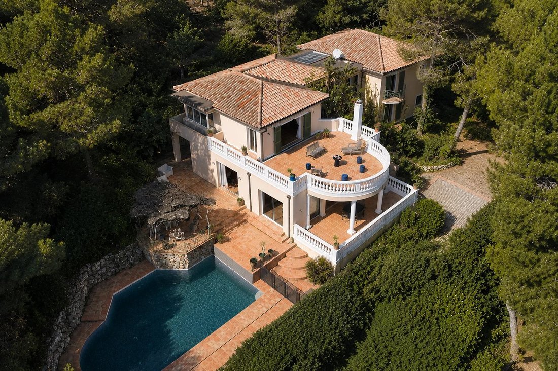 Villa in Saint-Jean-Cap-Ferrat, Provence-Alpes-Côte d'Azur, France 1 - 17548308