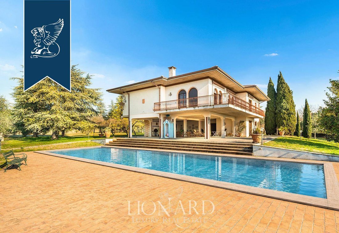 Villa in Center, Verona, Veneto 1 - 17911059