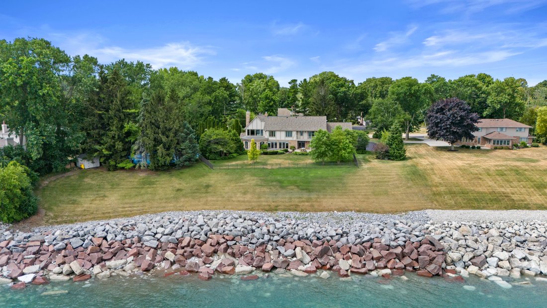 House in Caledonia, Wisconsin, United States 2 - 18541172