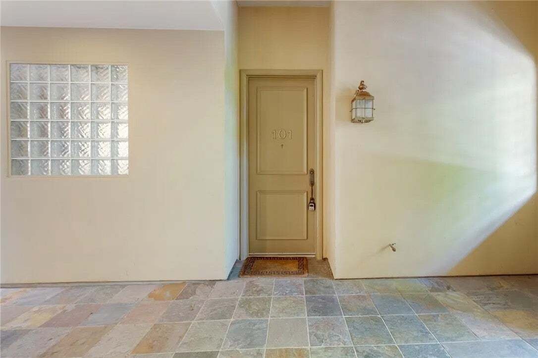 Condo in Los Angeles, California, United States 3 - 18543290