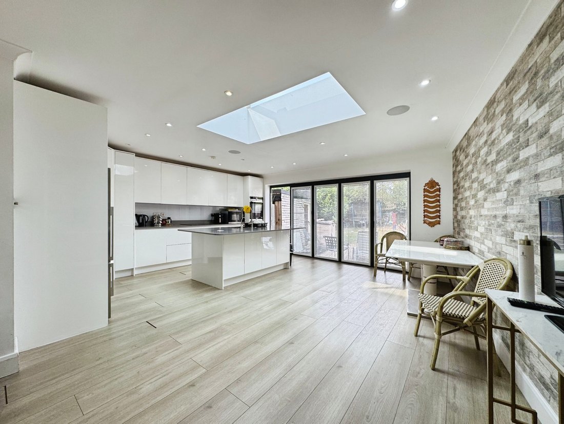 House in Barnet, England 3 - 18539549