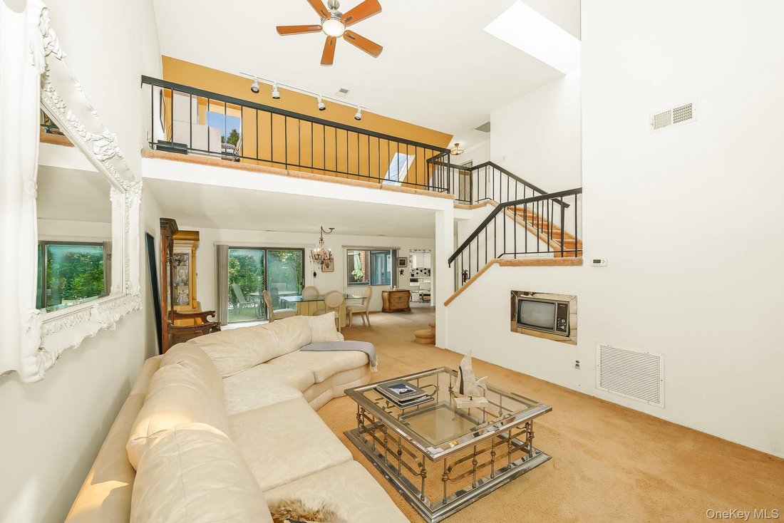 Condo in Massapequa Park, New York, United States 3 - 18540651