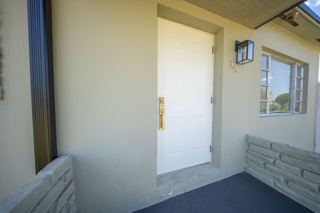 House in Hialeah, Florida, United States 3 - 18540963