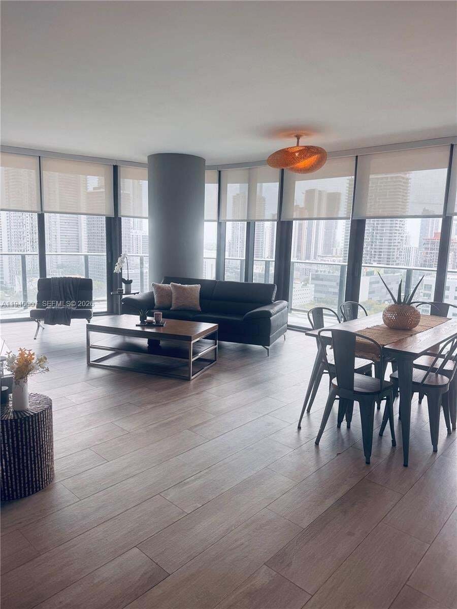 Condo in Miami, Florida, United States 3 - 18542903