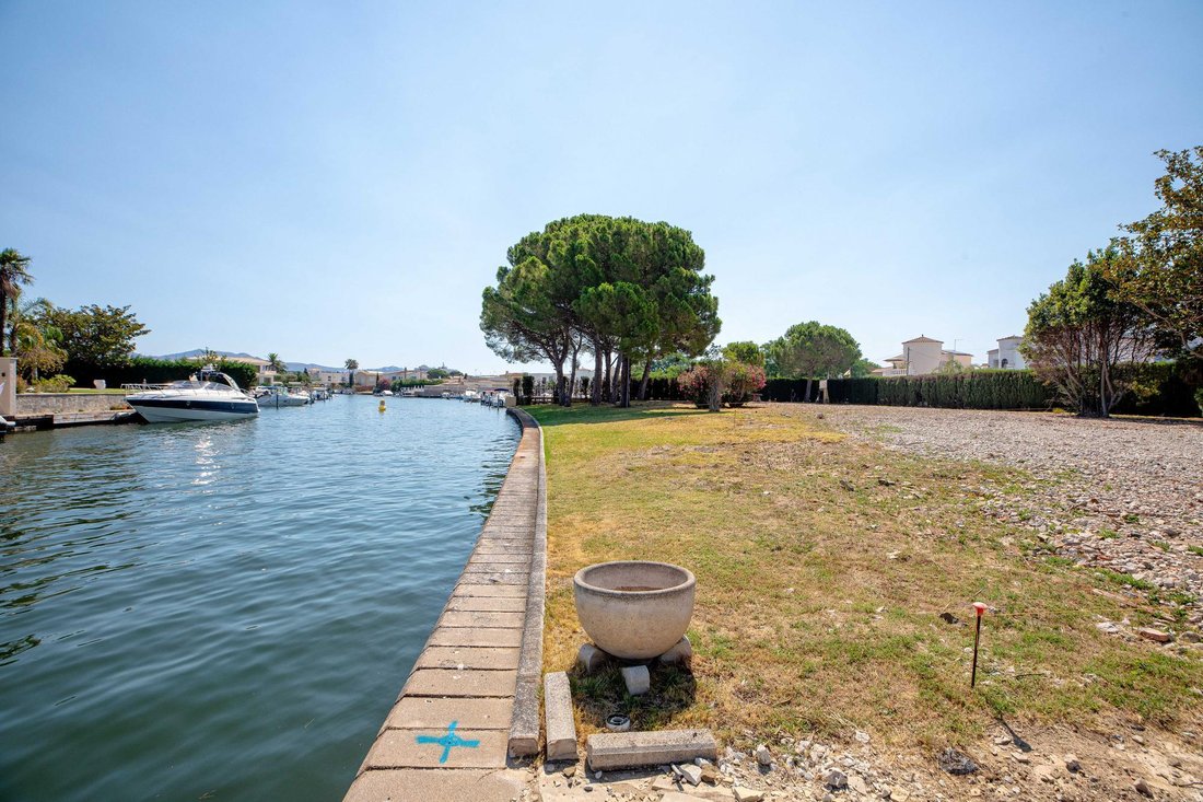 Land in Empuriabrava, Catalonia, Spain 5 - 18540190