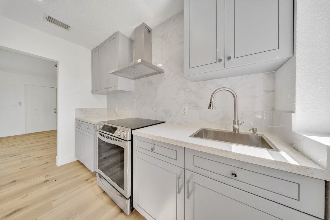 House in Hialeah, Florida, United States 4 - 18540963