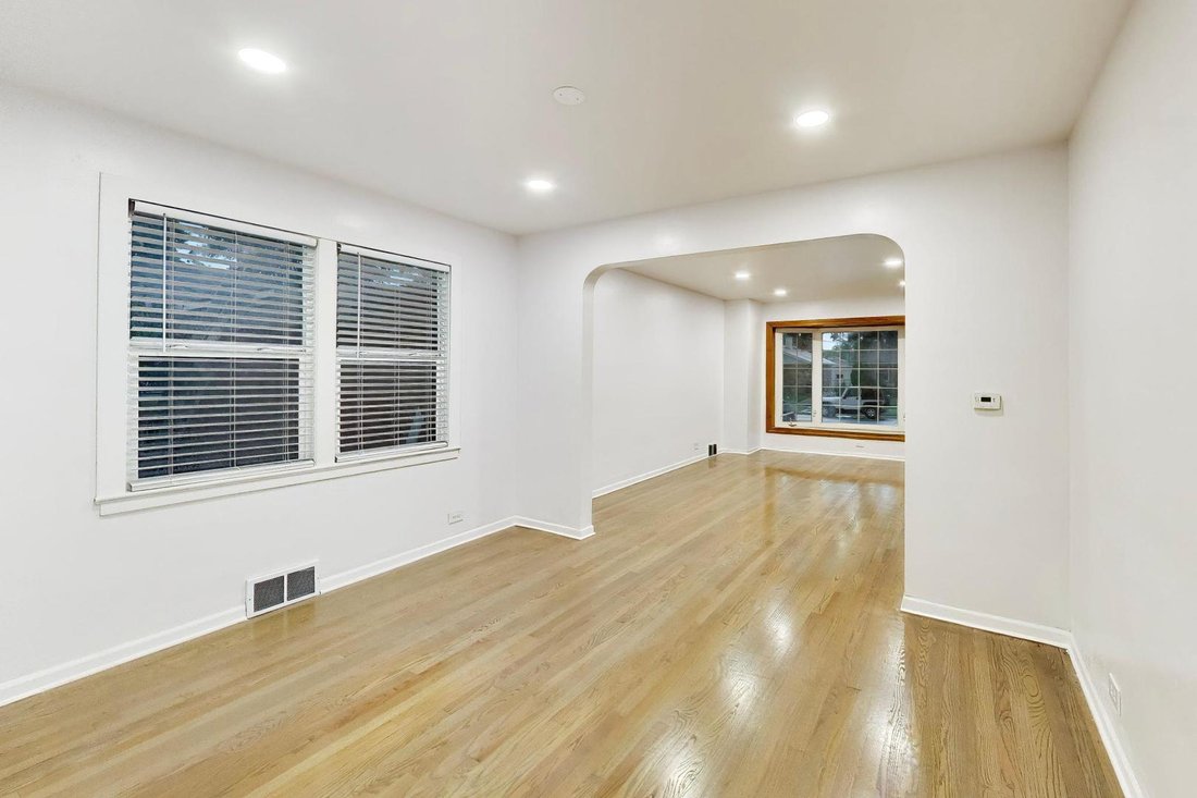 House in Skokie, Illinois, United States 4 - 18543041
