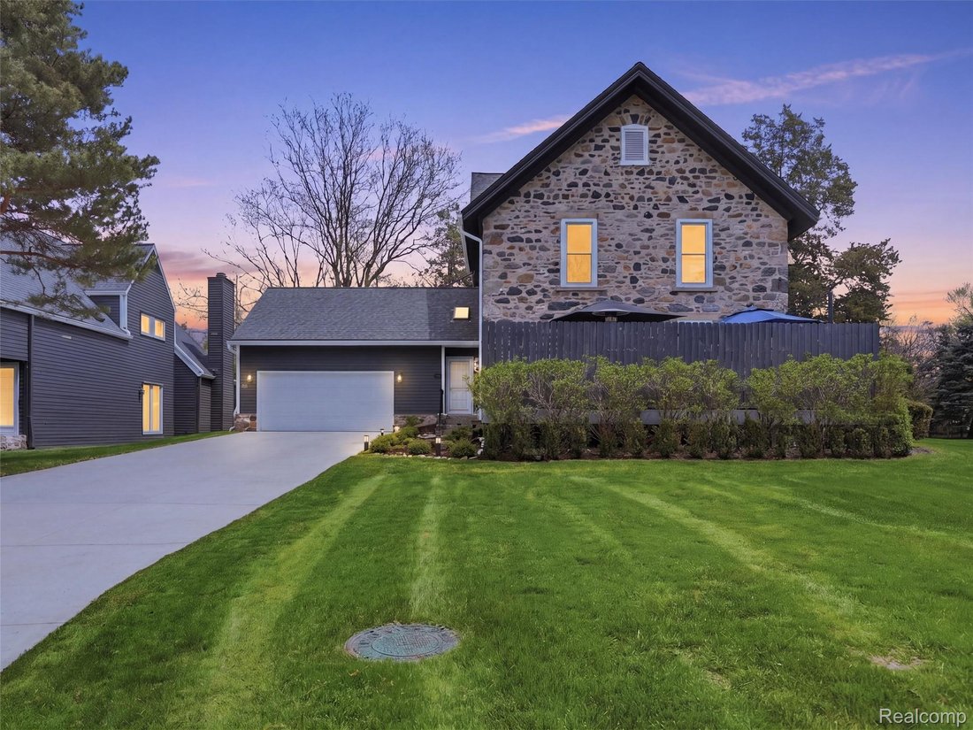 Condo in Bloomfield Hills, Michigan, United States 2 - 18543520