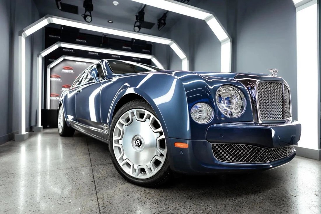 Sedan in West Palm Beach, FL, United States 3 - 15577769
