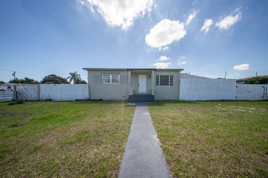 House in Hialeah, Florida, United States 1 - 18540963