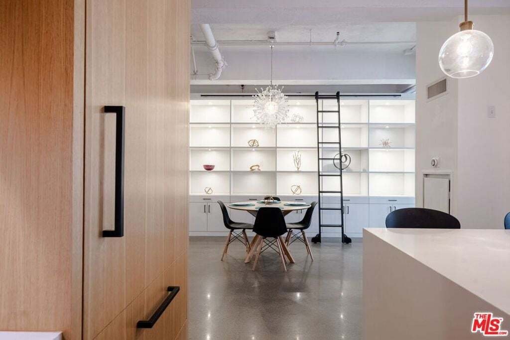 Condo in Los Angeles, California, United States 4 - 18542196
