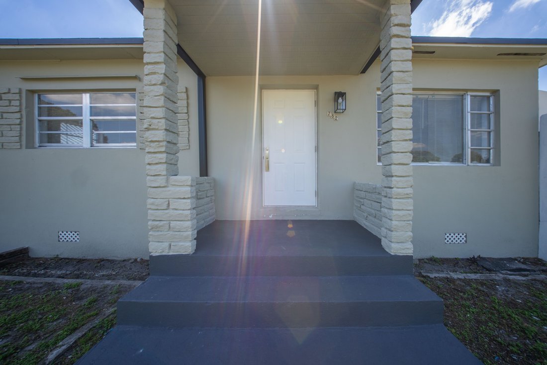 House in Hialeah, Florida, United States 2 - 18540963