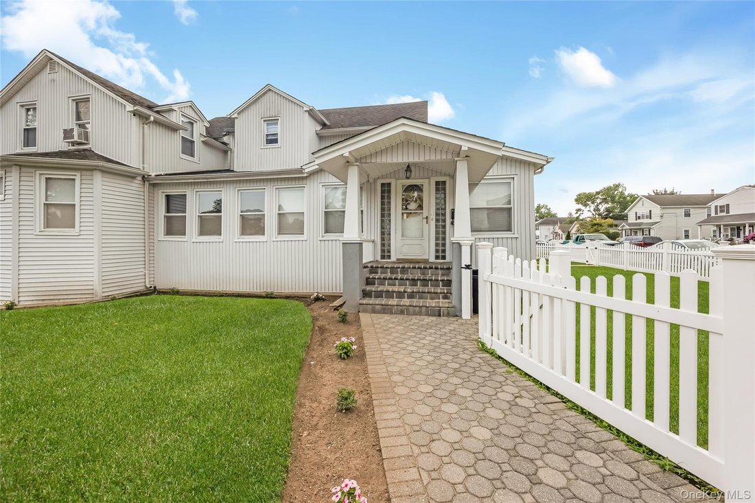 House in West Babylon, New York, United States 2 - 18544035