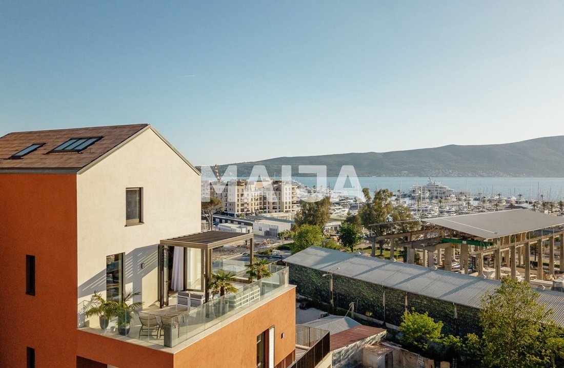 Condo in Tivat, Tivat Municipality, Montenegro 1 - 18542707
