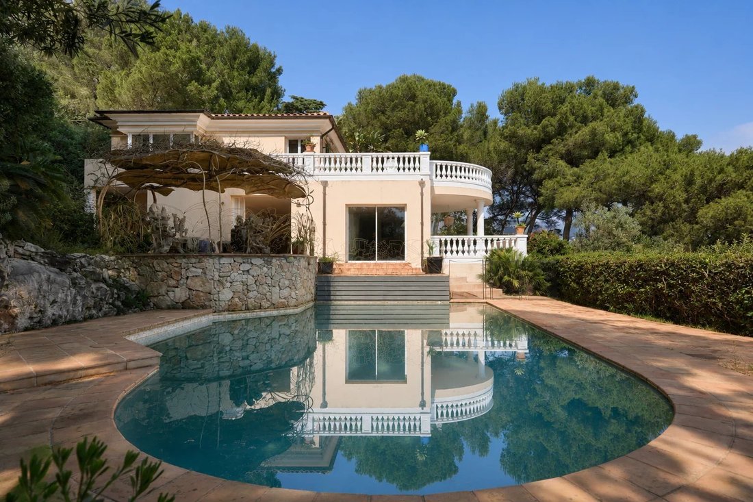 Villa in Saint-Jean-Cap-Ferrat, Provence-Alpes-Côte d'Azur, France 2 - 17548308
