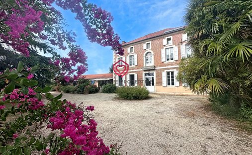 Estate in Arblade-le-Haut, Occitania, France 1