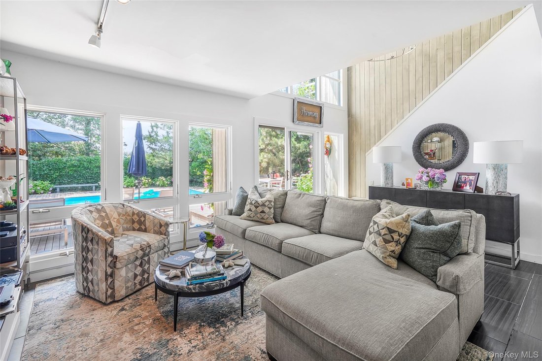 House in Yaphank, New York, United States 5 - 18414813