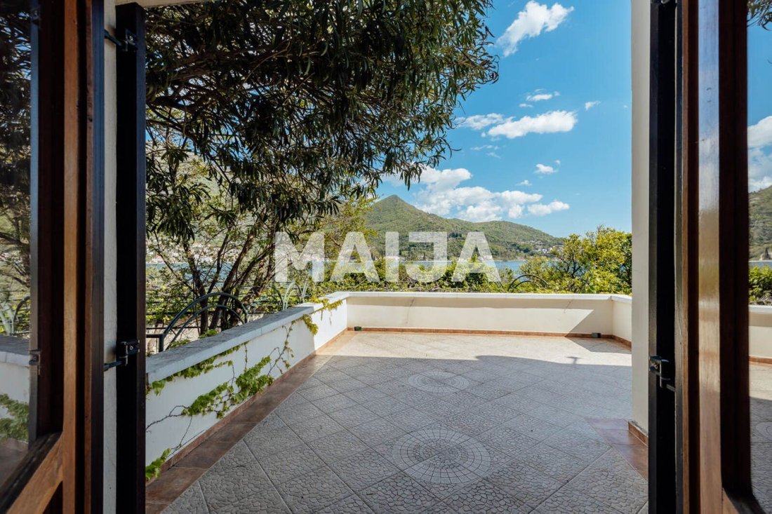 Villa in Đurići, Herceg Novi Municipality, Montenegro 3 - 18542742