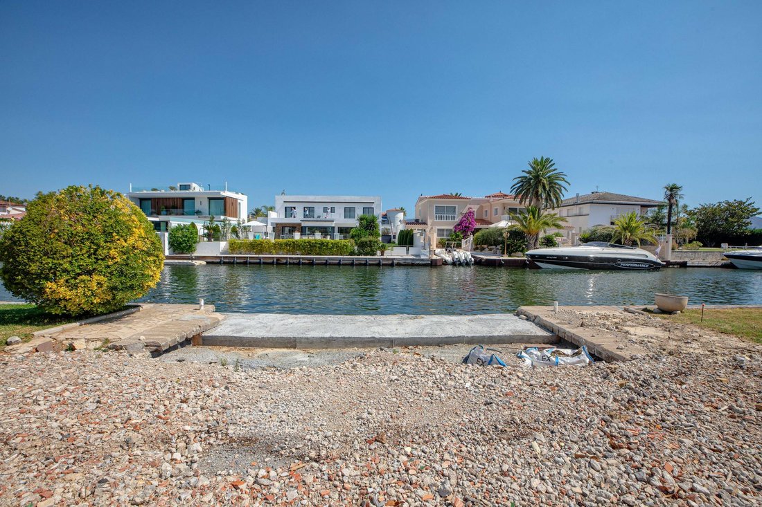 Land in Empuriabrava, Catalonia, Spain 1 - 18540190