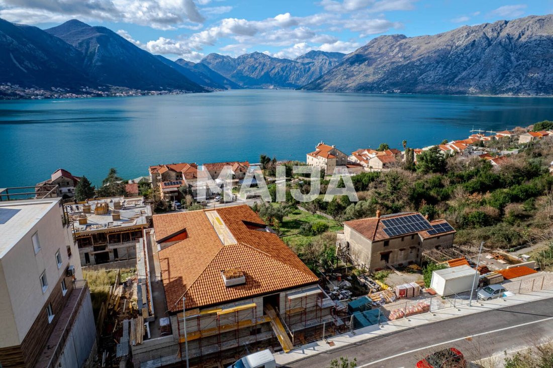 Condo in Dobrota, Kotor Municipality, Montenegro 1 - 18542724