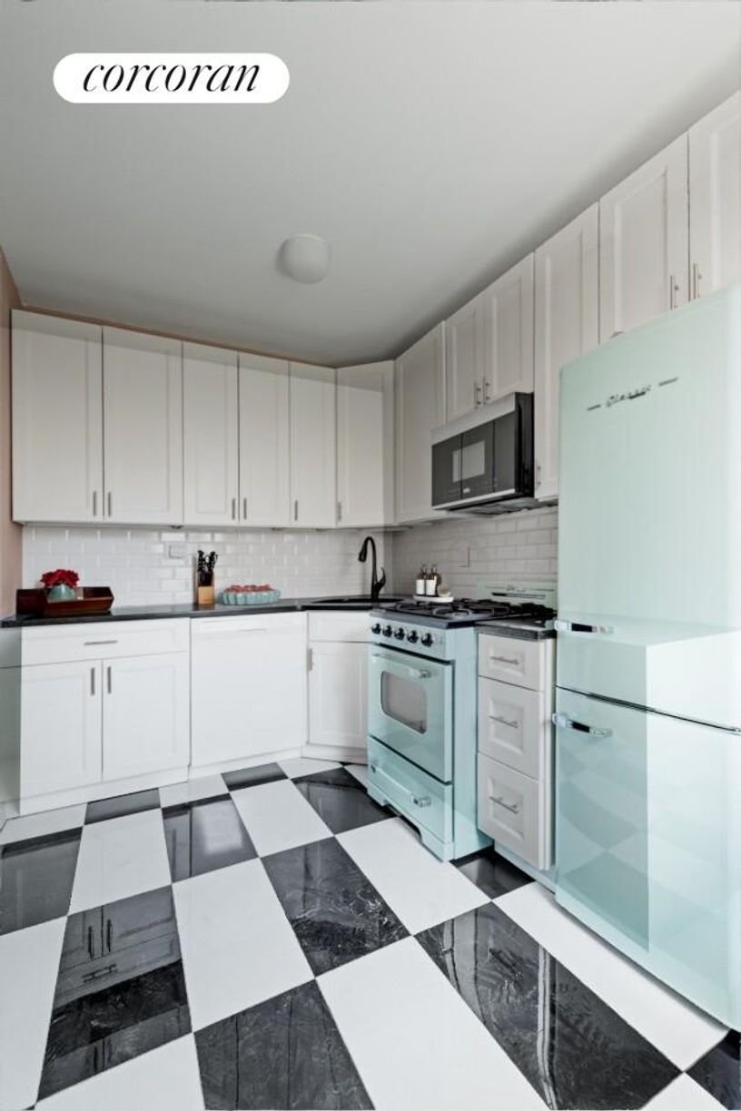 Co Op in New York, New York, United States 2 - 17906348