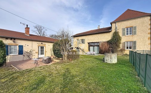 House in Pouilly-sous-Charlieu, Auvergne-Rhône-Alpes, France 1