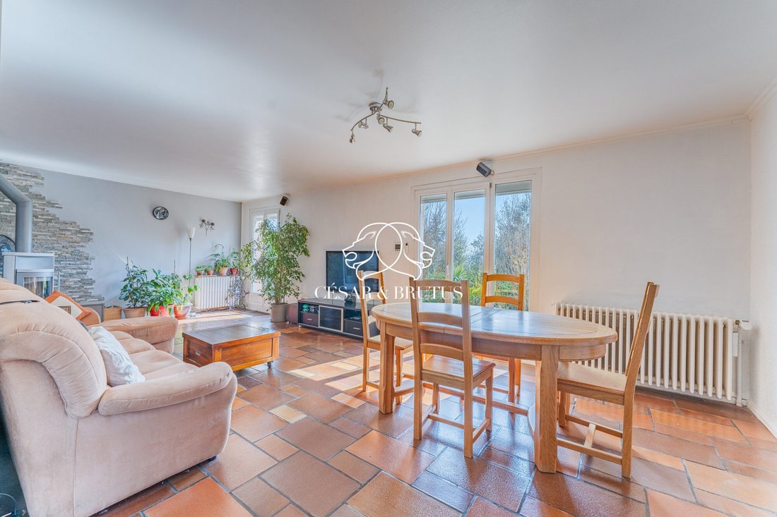 House in Mi Plaine-Manissieux-Village, Saint-Priest, France 5 - 17981152
