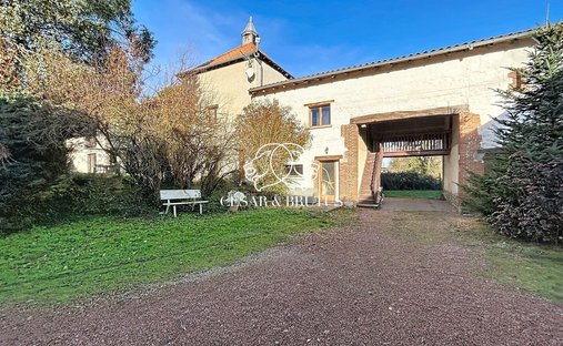 Farm Ranch in Nervieux, Auvergne-Rhône-Alpes, France 1