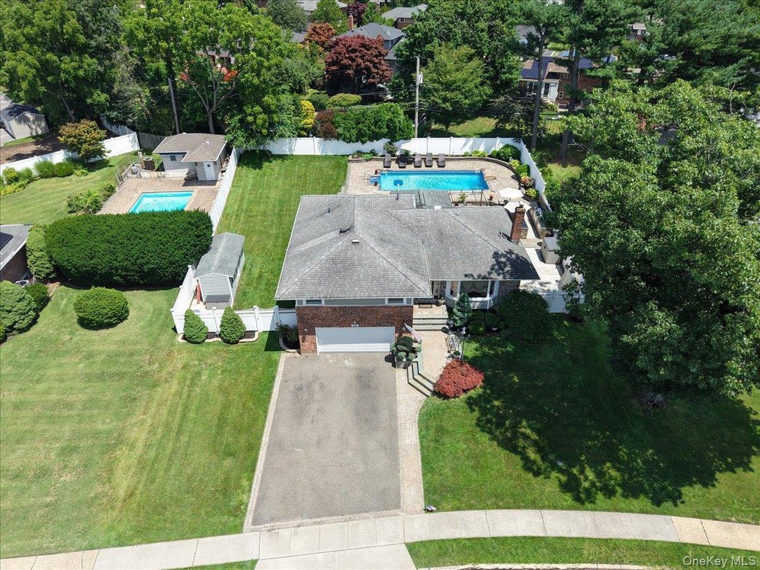 House in Woodbury, New York, United States 1 - 18545144