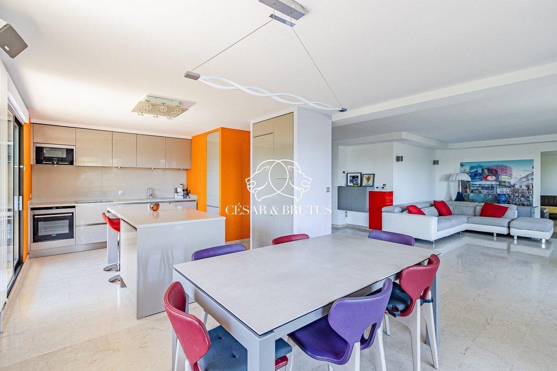 Apartment in Champvert-Point du Jour-Saint Irénée, Lyon 5e Arrondissement, Lyon 5 - 18441825