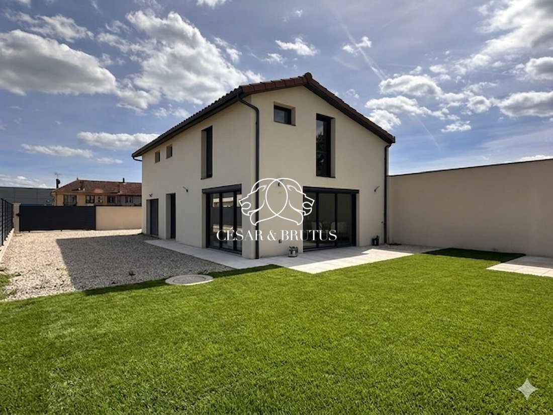Villa in Decines-Charpieu, Auvergne-Rhône-Alpes, France 3 - 18514680