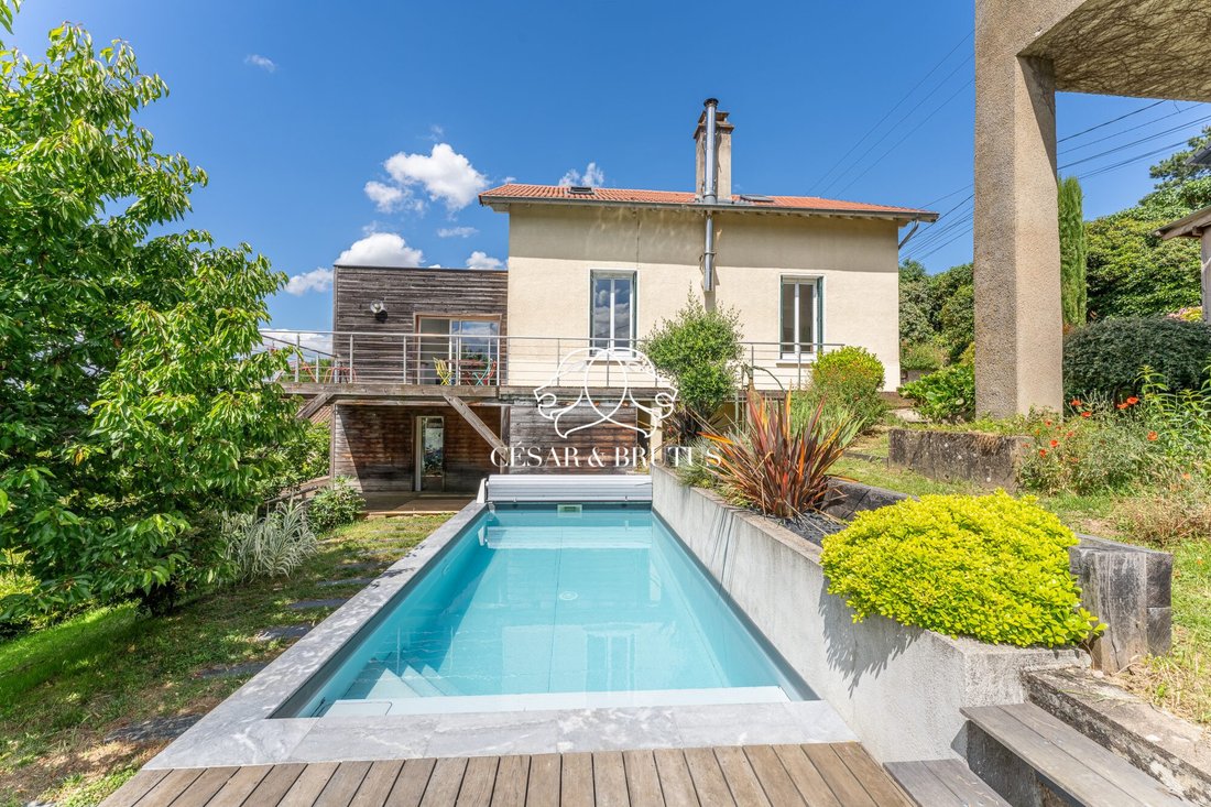Villa in Rochetaillee-sur-Saone, Auvergne-Rhône-Alpes, France 1 - 18218555