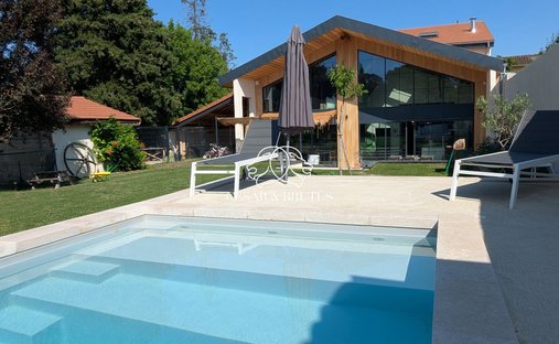 House in Charly, Auvergne-Rhône-Alpes, France 1