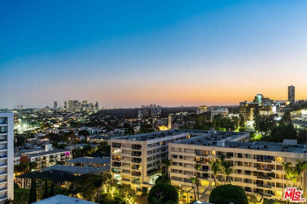 Condo in Los Angeles, California, United States 1 - 18545150