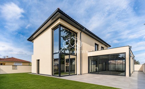 House in Centre, Mions, France 1