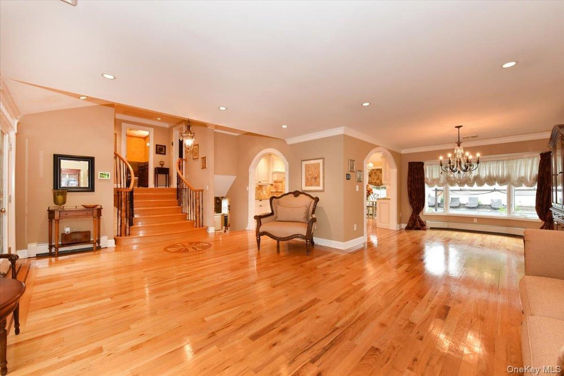 House in Woodbury, New York, United States 5 - 18545144