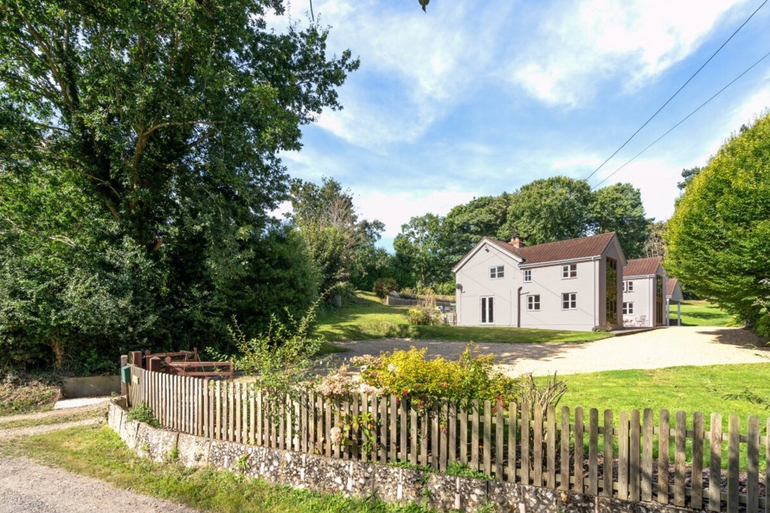 Roughton, England 2 - 18545616