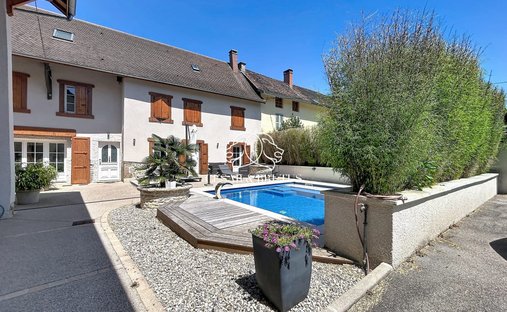 Maison à Saint-Chef, Auvergne-Rhône-Alpes, France 1